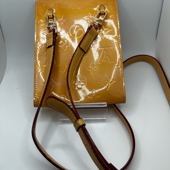GUC Louis Vuitton Yellow Vernis Kenmore Crossbody - Picture 2 of 7